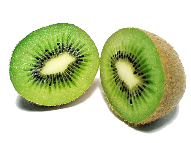 kiwi_vitamina_c_ayuda_producir_colageno